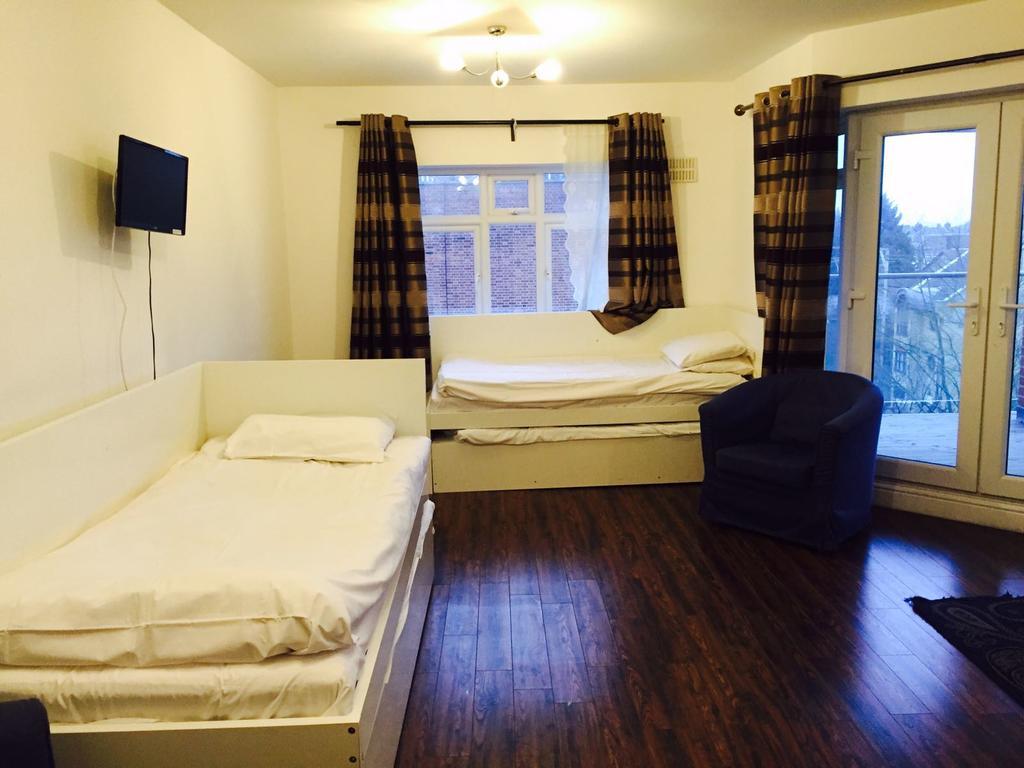 City House Ilford Bagian luar foto